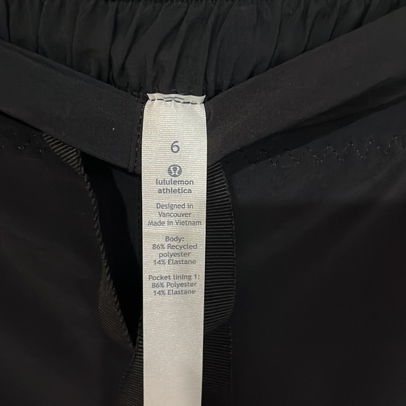Lululemon black Spring Break Away Short II sz 6 NWT 2.5” inseam - Picture 6 of 6